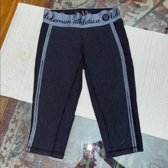 Women's Lululemon Athletics Inner Essence Capri Leggings - Women's Size 6 - Picture 3 of 10